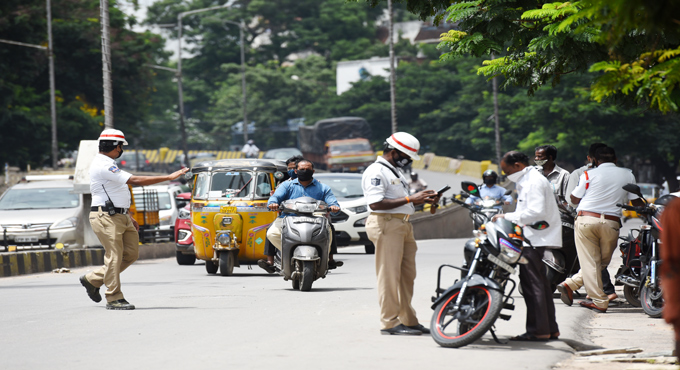 Cyberabad traffic cops go novel to check violations