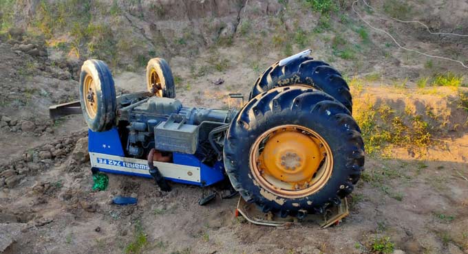 Farmer_Tractor-accident
