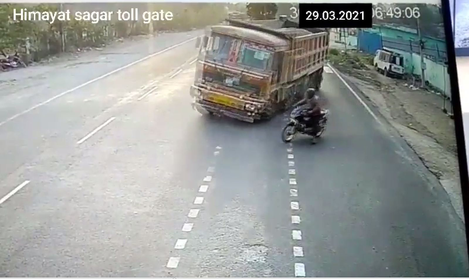Watch Reckless Biker Triggers Truck Collision In Rajendranagar