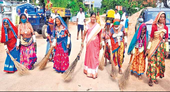 Tribal women set example by participating in ‘Palle Pragathi’ in Bhongir