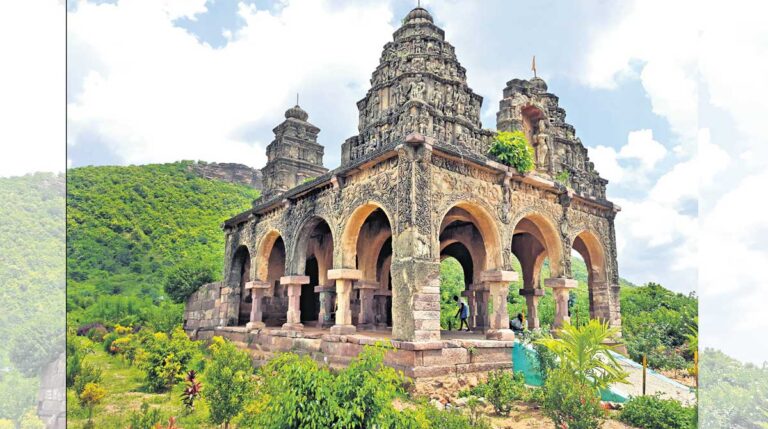 Andalamma temple in Peddapalli cries for attention