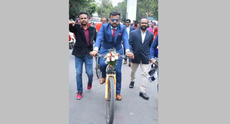 This Hyderabadi groom’s entry to the wedding venue on a bicycle is unmissable